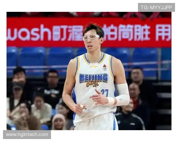 麦基正式加盟北京男篮 与周琦携手冲冠